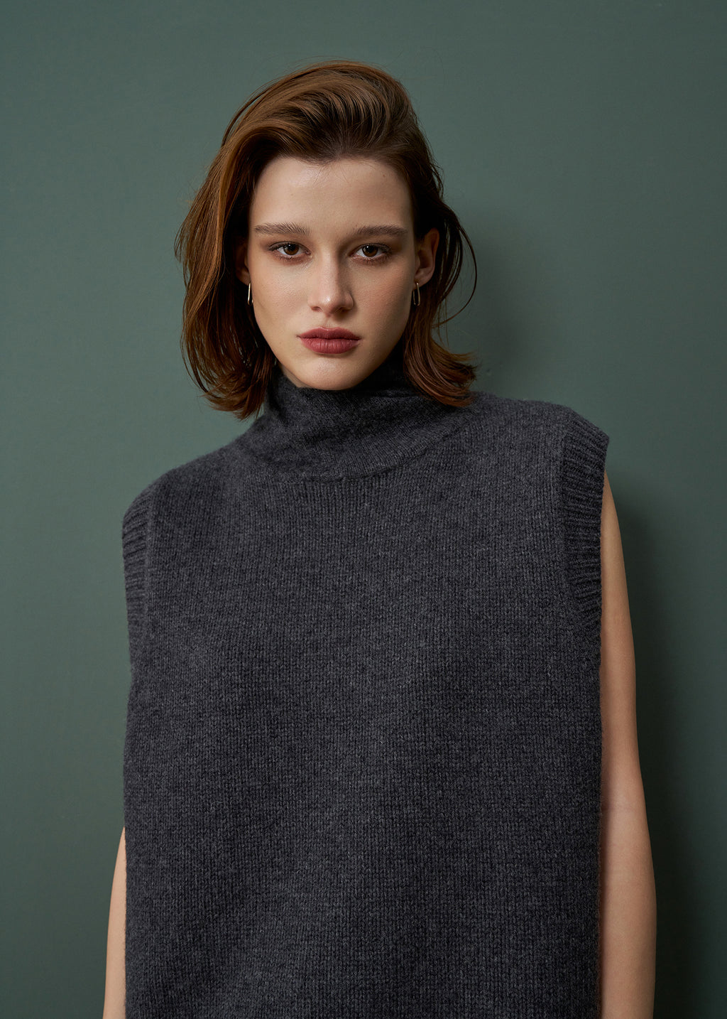 TWISTED COLLAR VEST